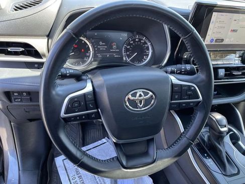 Used 2023 Toyota Highlander XLE AWD/4WD image 15