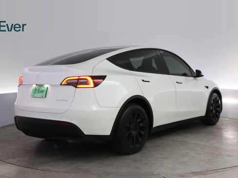 Used 2021 Tesla Model Y Long Range AWD/4WD image 3