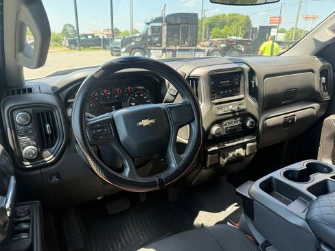 Used 2020 Chevrolet Silverado 1500 Custom w/ Custom Value Package AWD/4WD image 5