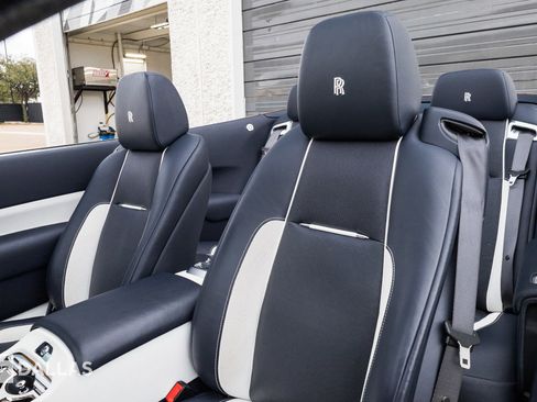 Used 2019 Rolls-Royce Dawn RWD image 22
