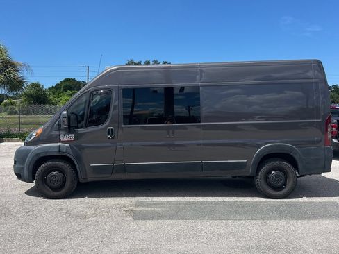 Used 2021 RAM ProMaster 2500 w/ Convenience Group FWD image 2
