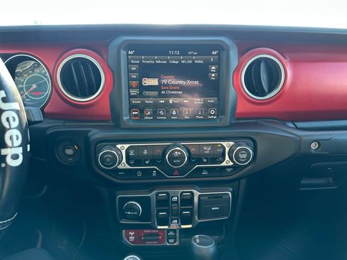 Used 2023 Jeep Gladiator Rubicon w/ Cold Weather Group image 19