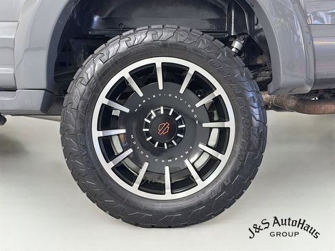 Used 2019 Ford F150 Lariat w/ Equipment Group 502A Luxury AWD/4WD image 37