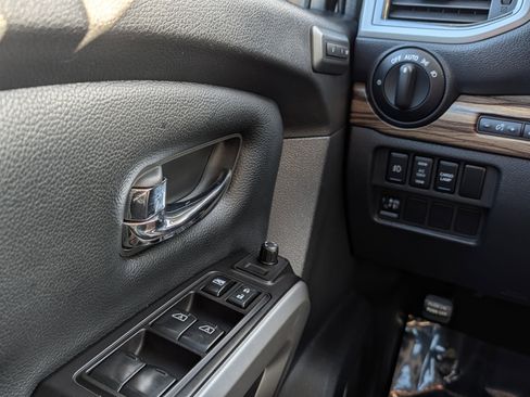 Used 2019 Nissan Titan SL w/ Texas Titan Edition image 27