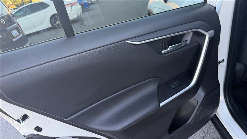 Used 2020 Toyota RAV4 XLE w/ Convenience Package FWD image 19