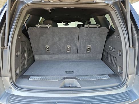 Used 2021 Chevrolet Tahoe RST w/ Luxury Package AWD/4WD image 32