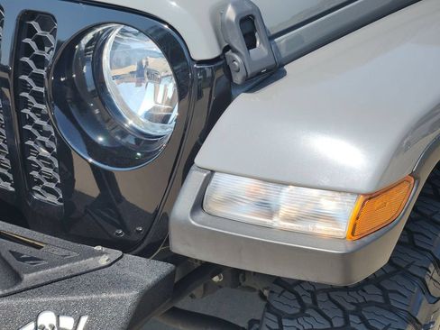 Used 2023 Jeep Gladiator Sport AWD/4WD image 10