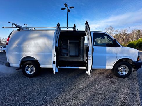 Used 2025 Chevrolet Express 2500 Extended w/ Communications Package image 23