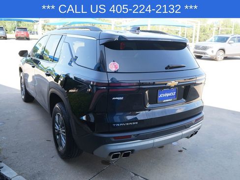 Used 2025 Chevrolet Traverse LT FWD image 11