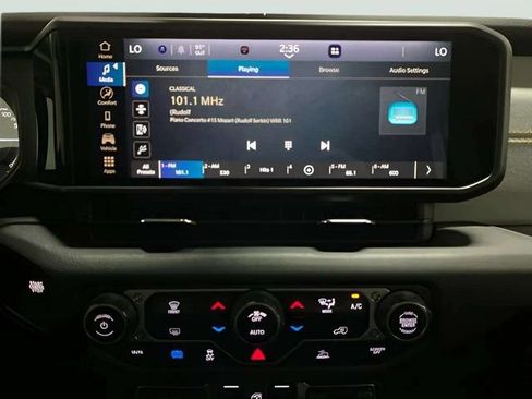 Used 2024 Jeep Wrangler Unlimited AWD/4WD image 44
