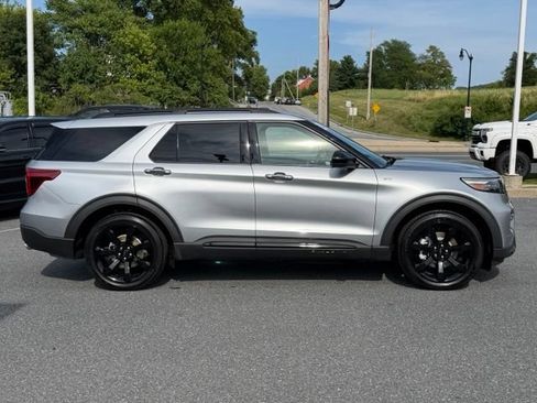Used 2023 Ford Explorer ST-Line w/ Class IV Trailer Tow Package RWD image 15