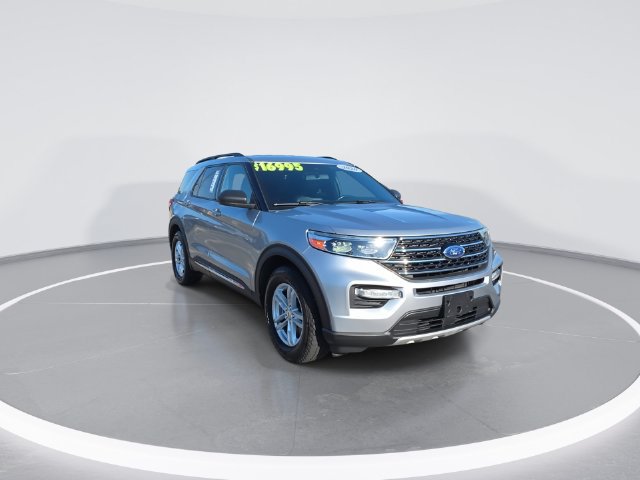 Used 2020 Ford Explorer XLT w/ Equipment Group 202A RWD image 2
