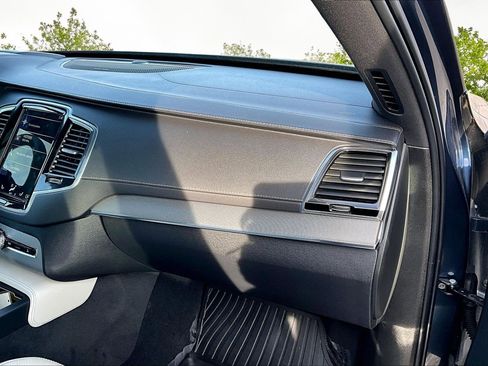 Used 2022 Volvo XC90 T8 R-Design w/ Advanced Package image 17