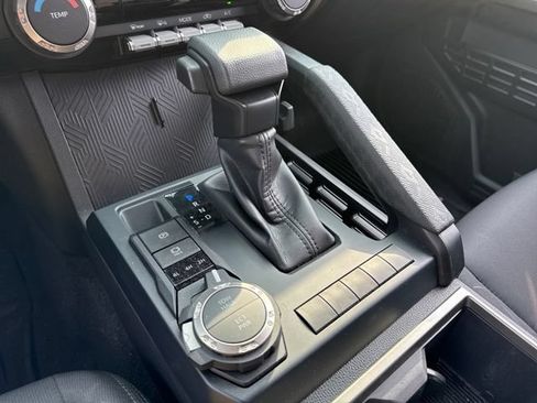 Used 2025 Toyota Tacoma SR5 AWD/4WD image 31