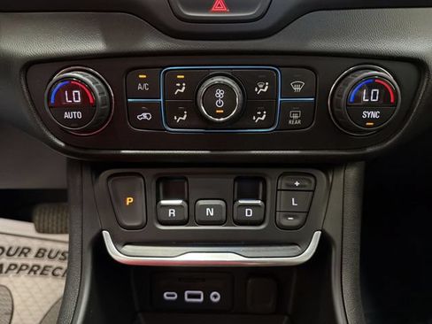 Certified 2020 GMC Terrain SLE w/ Driver Convenience Package AWD/4WD image 19