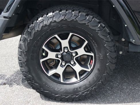 Used 2018 Jeep Wrangler Unlimited Rubicon w/ Cold Weather Group image 33