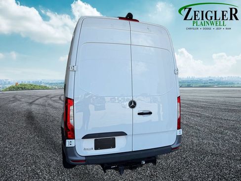 Used 2022 Mercedes-Benz Sprinter 2500 image 4