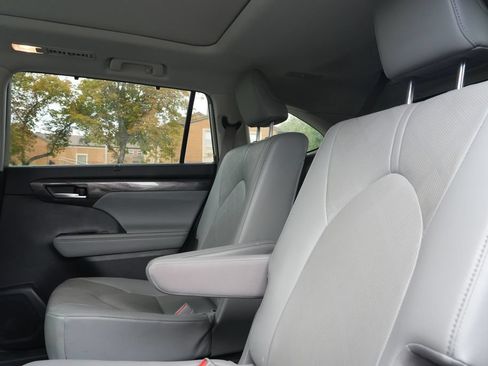Used 2020 Toyota Highlander Platinum AWD/4WD image 15