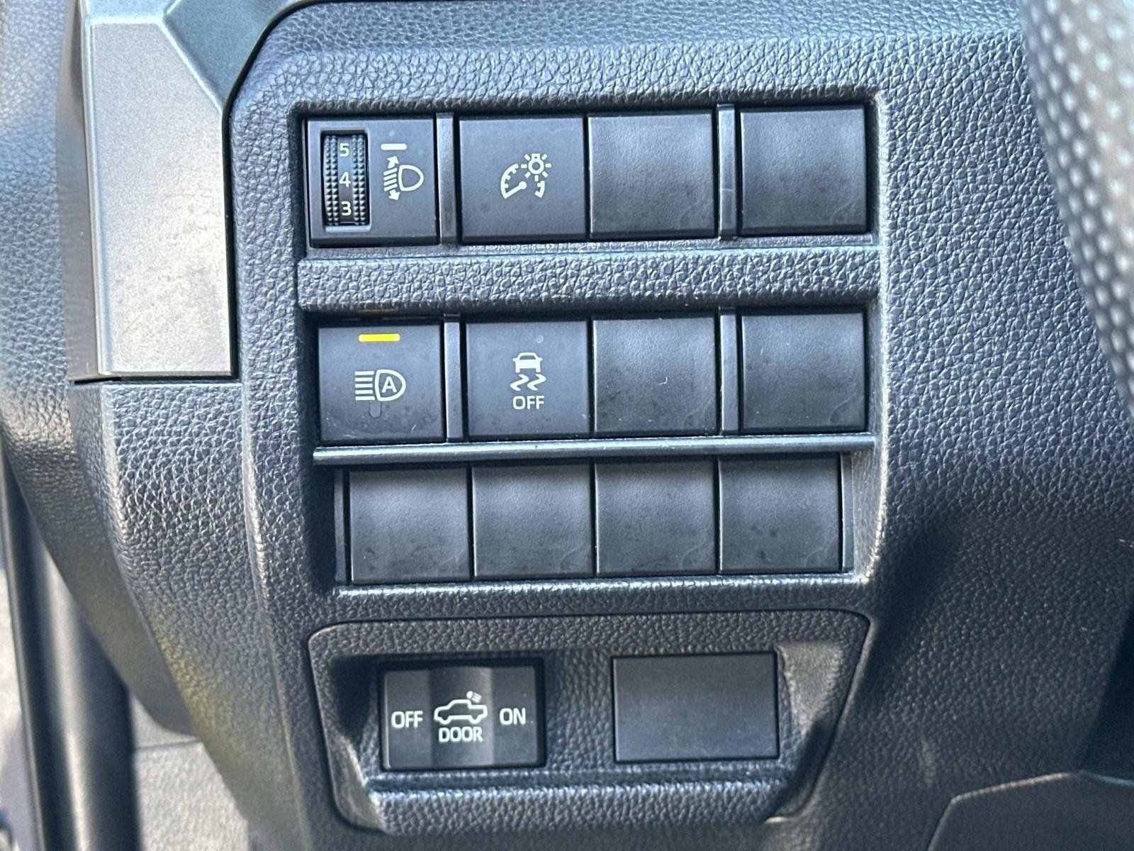 Used 2024 Toyota Tacoma SR5 AWD/4WD image 20