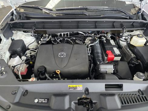 Used 2022 Toyota Highlander L image 9