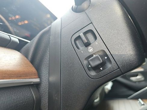 Certified 2025 Mercedes-Benz GLE 350 4MATIC image 16