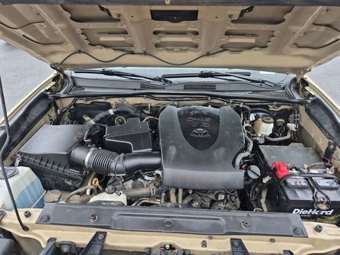 Used 2020 Toyota Tacoma TRD Sport AWD/4WD image 20
