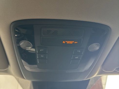 Used 2022 Kia Carnival LX image 40