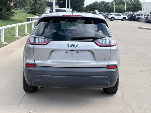 Used 2019 Jeep Cherokee Latitude w/ Popular Appearance Group FWD image 5