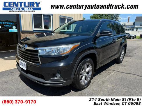 Used 2015 Toyota Highlander XLE image 1