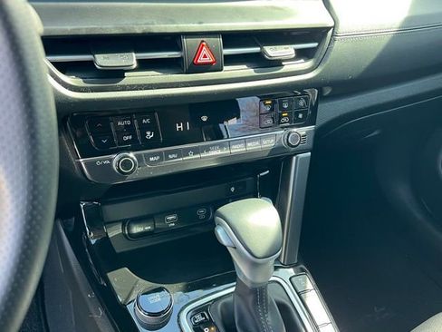 Certified 2024 Kia Seltos SX w/ SX Sunroof Package AWD/4WD image 18