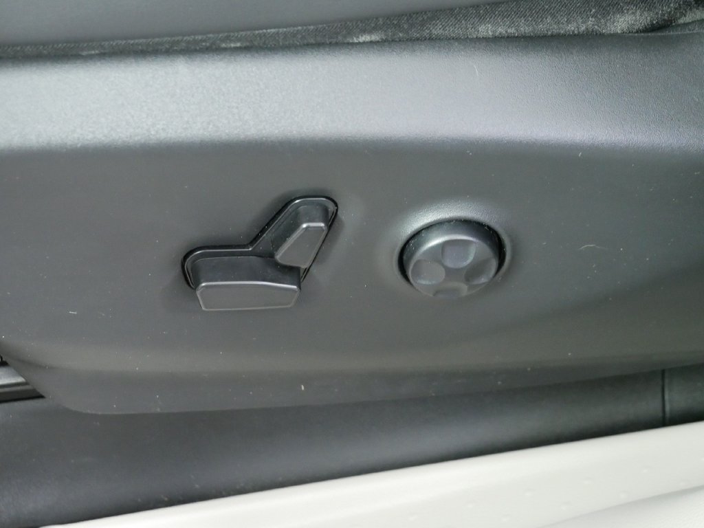 Used 2023 Chrysler Pacifica Touring-L FWD image 22