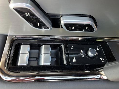 Used 2025 Land Rover Range Rover Sport SE image 24