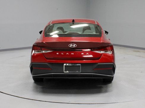 Used 2024 Hyundai Elantra SEL FWD image 10