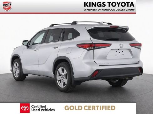 Used 2024 Toyota Highlander LE AWD/4WD image 5