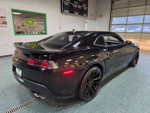 Used 2014 Chevrolet Camaro SS w/ SS Performance Package RWD image 6