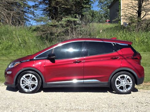 Used 2017 Chevrolet Bolt LT FWD image 3