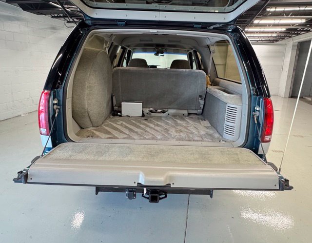 Used 1993 Chevrolet Suburban 4WD image 9