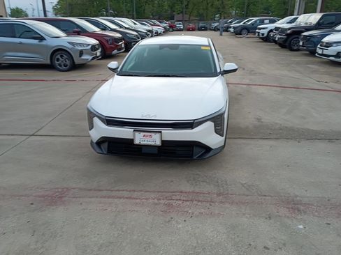 Used 2025 Kia K4 LXS image 5