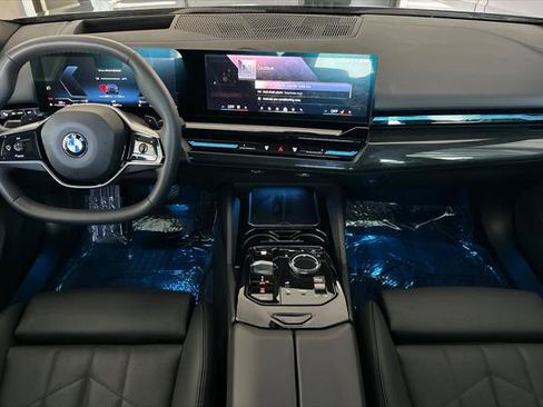 Used 2025 BMW 530i xDrive image 12