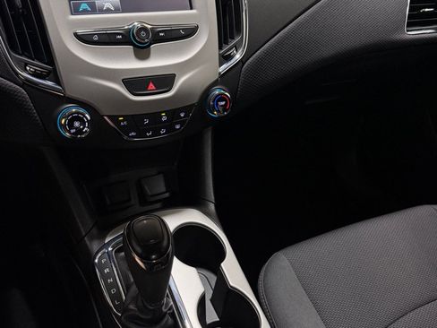 Used 2017 Chevrolet Cruze LS FWD image 13