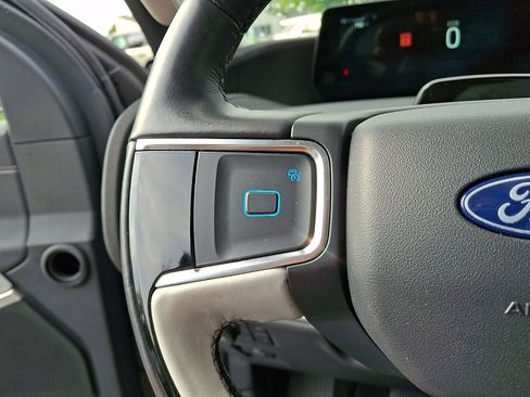 Used 2025 Ford Expedition Platinum AWD/4WD image 23