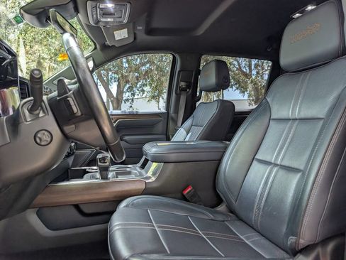 Used 2022 Chevrolet Silverado 1500 High Country w/ Technology Package AWD/4WD image 18