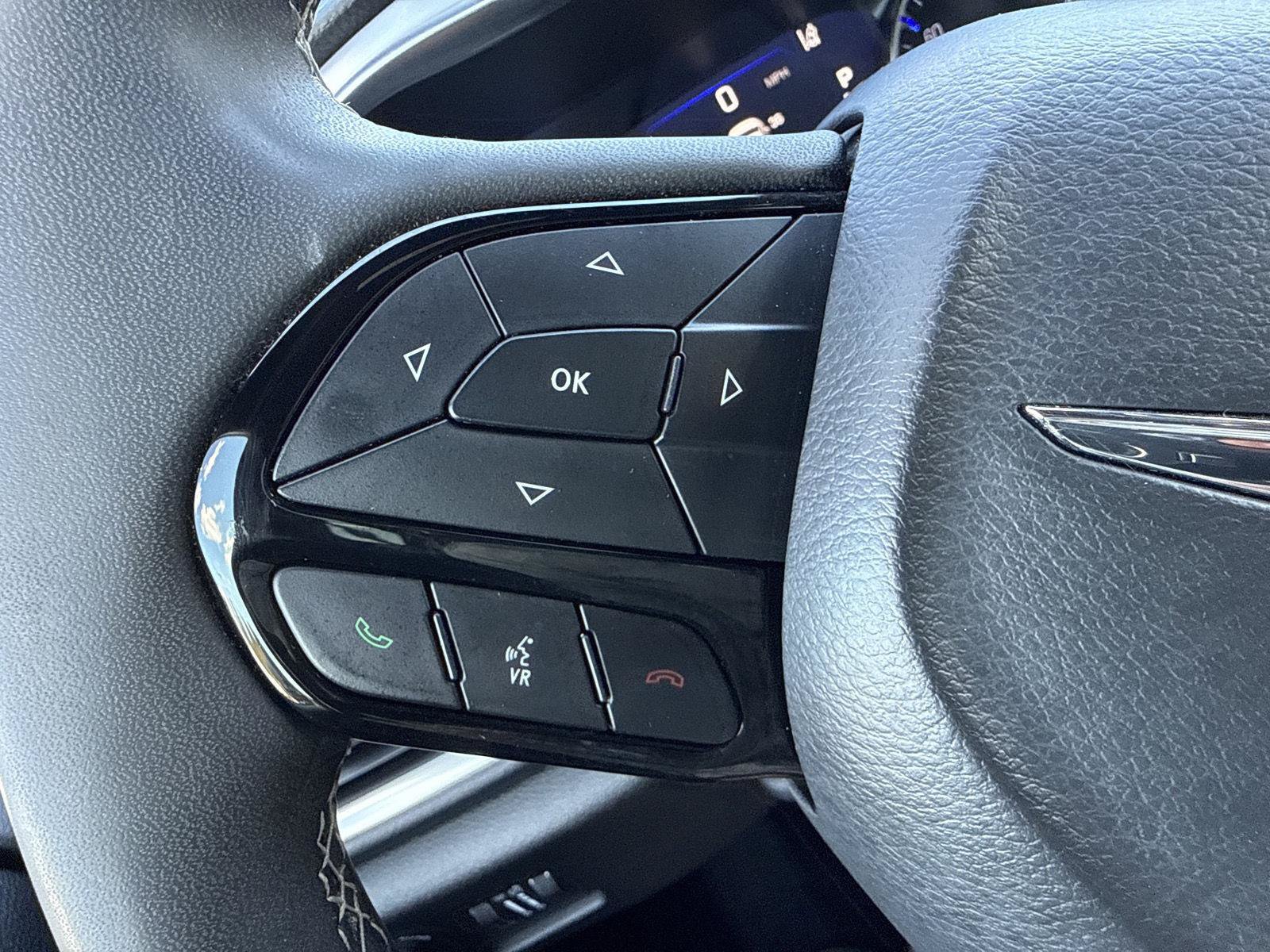 Used 2025 Chrysler Pacifica Limited FWD image 19