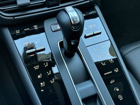 Certified 2026 Porsche Macan AWD/4WD image 25