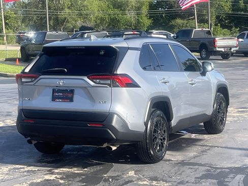 Used 2020 Toyota RAV4 XLE w/ Convenience Package FWD image 9