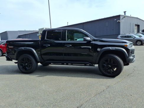 Used 2025 Chevrolet Colorado Trail Boss AWD/4WD image 4