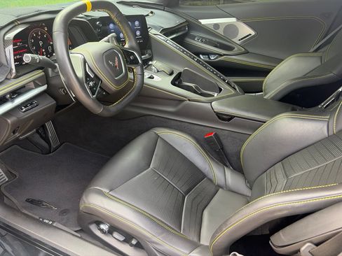 Used 2021 Chevrolet Corvette Stingray Premium Conv w/ Z51 Performance Package RWD image 9