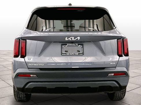Used 2023 Kia Sorento LX AWD/4WD image 4