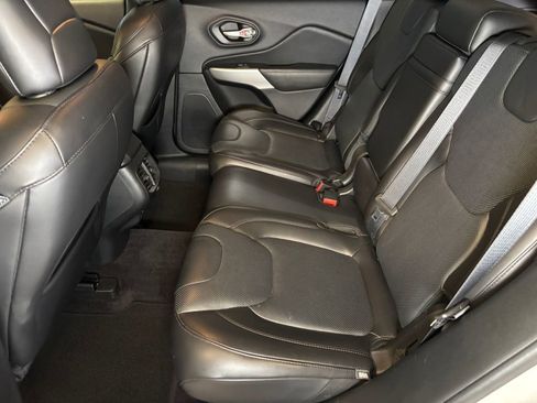 Used 2016 Jeep Cherokee Overland AWD/4WD image 22