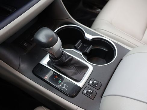 Used 2017 Toyota Highlander XLE image 59